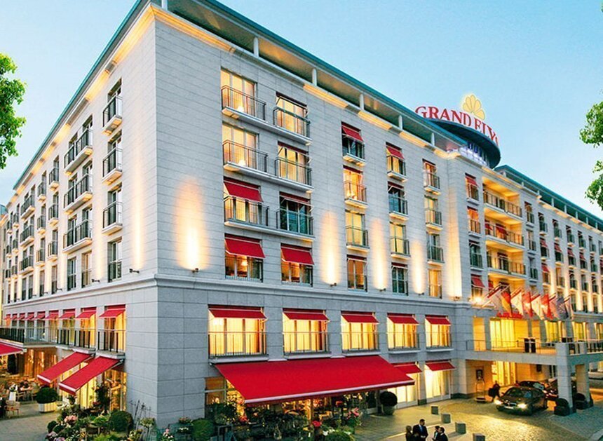 Außenansicht des Grand Elysée Hotels in Hamburg