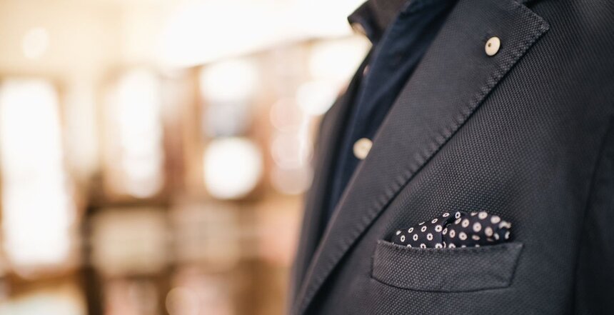 Details eines Sakkos mit Einstecktuch